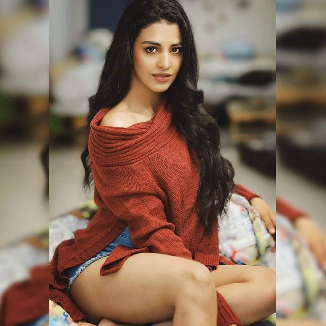 Daksha Nagarka Instagram Pictures